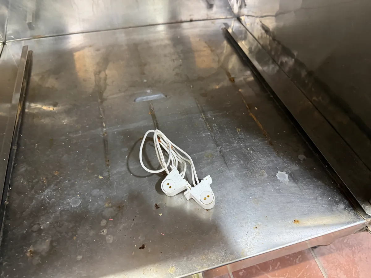 테마파크 식당 고무장갑소독고 램프소켓 교체 5번째 사진
