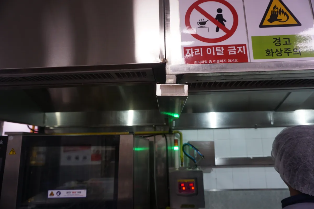 기업 구내식당 조리 구역 후드 커버 용접, 작업대 바퀴 8대 교체, 밥보온고 3대·취반기 1대 반출 폐기 5번째 사진