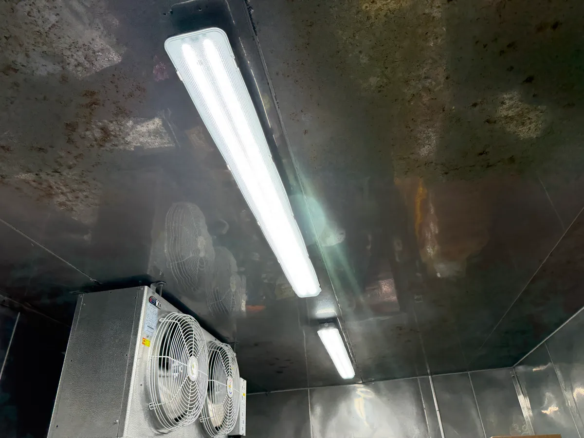 기업 구내식당 김밥성형기 걸쇠 교체, 국보온카 점검, 워크인 냉장고 방습등 교체 9번째 사진