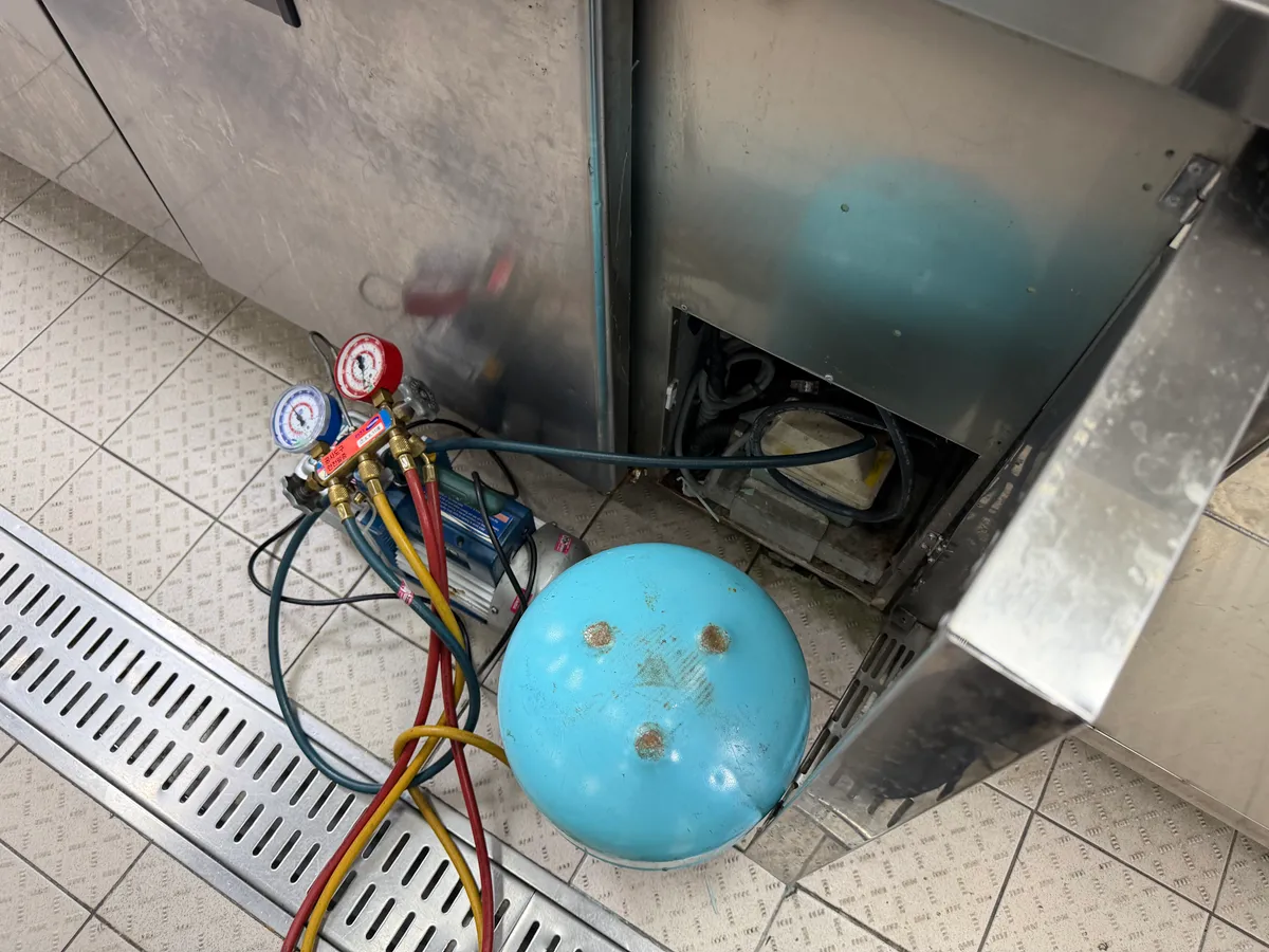 테마파크 식당 테이블냉장고 콤프 교체 대표 사진