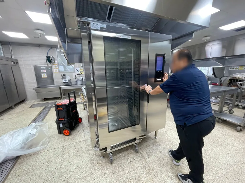 1000인분도 거뜬! 대량조리 끝판왕 급식실 대형 업소용오븐 — 009