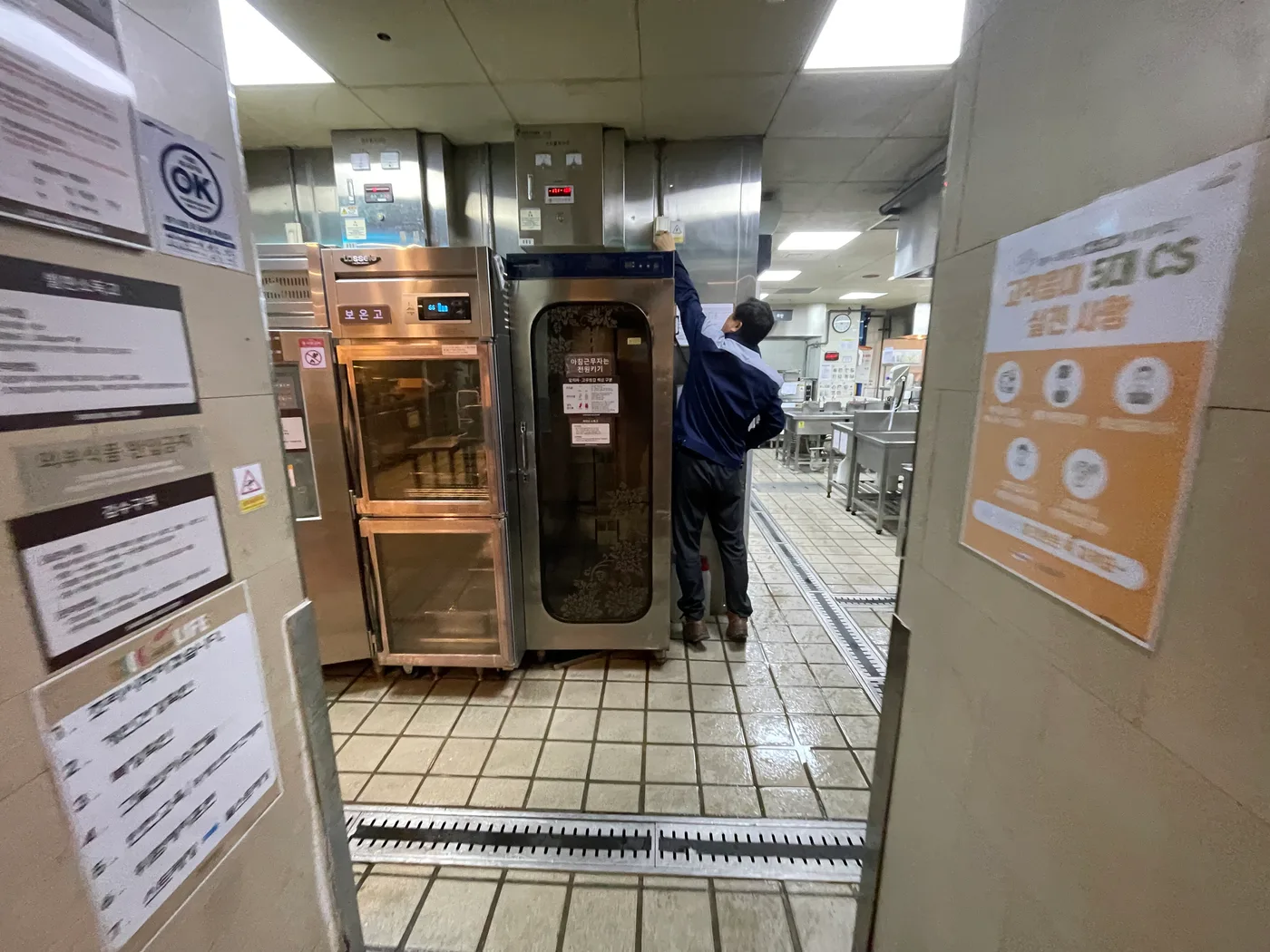 에버랜드 사원식당 300L 스팀솥(600인용) 납품 설치, 자외선 소독고 5대 납품 설치 25번째 사진