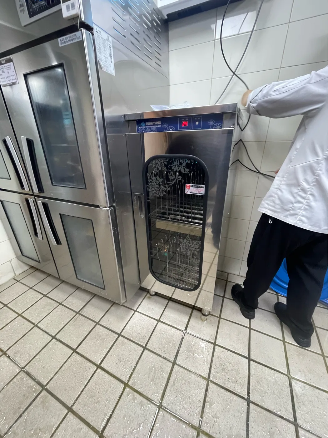 에버랜드 사원식당 300L 스팀솥(600인용) 납품 설치, 자외선 소독고 5대 납품 설치 28번째 사진
