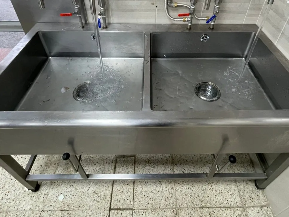 [여주] 고등학교 급식실 세정대 배수구/수전 교체 — 003