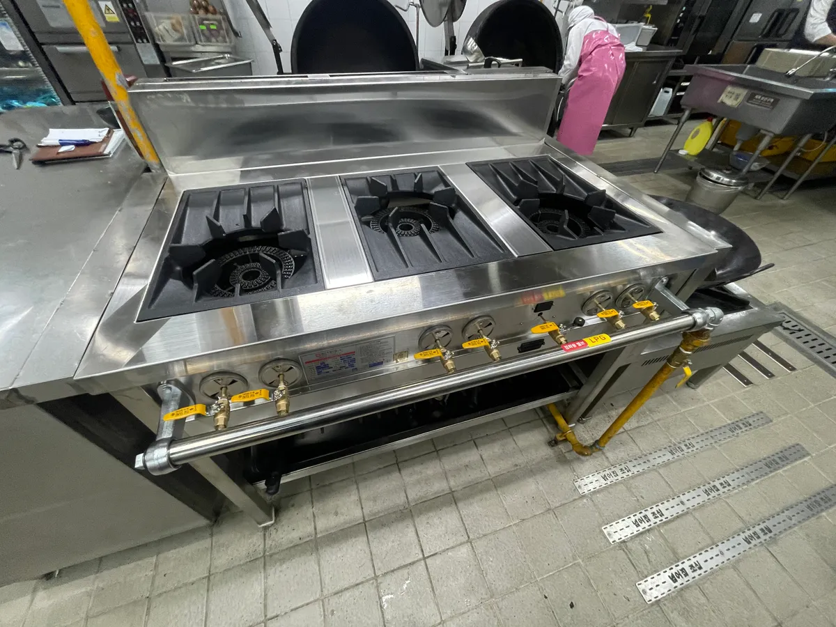 가평 골프클럽 사원식당 노후 가스레인지 철거, 신규 가스레인지 납품 설치, 가스 배관 연결 5번째 사진