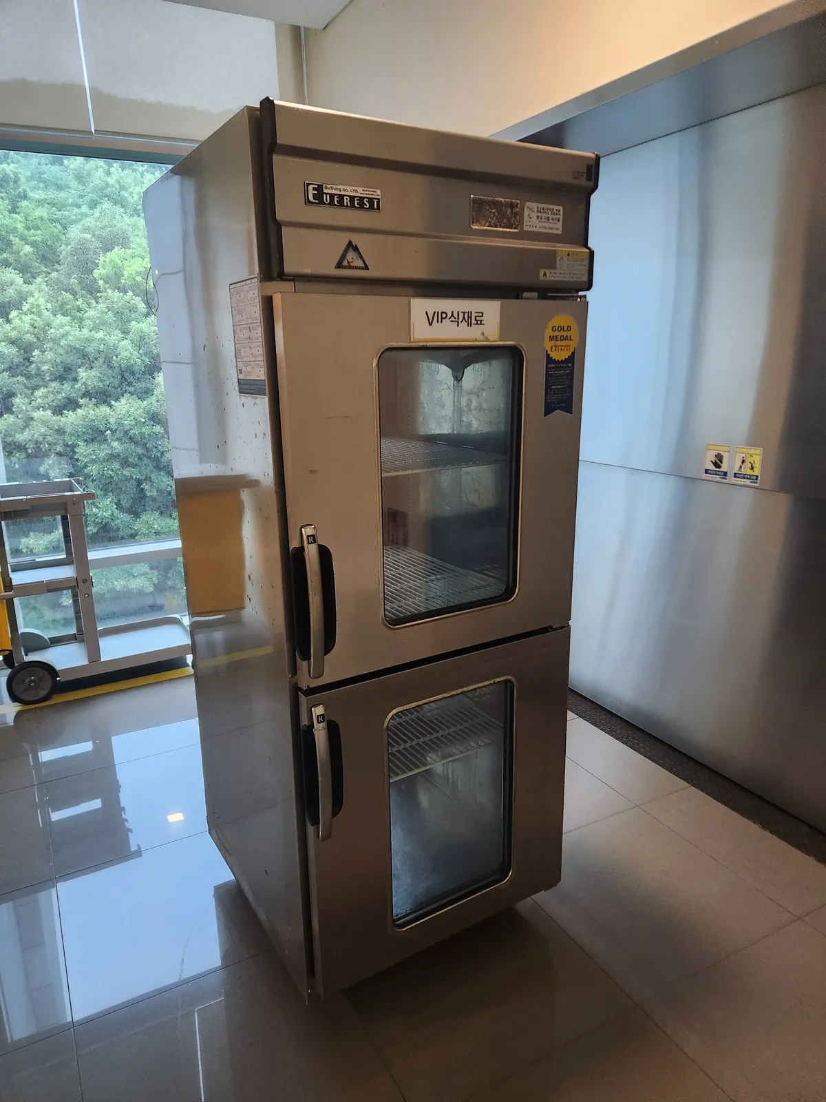 기업 구내식당 냉장고 철거 후 납품 설치 2번째 사진