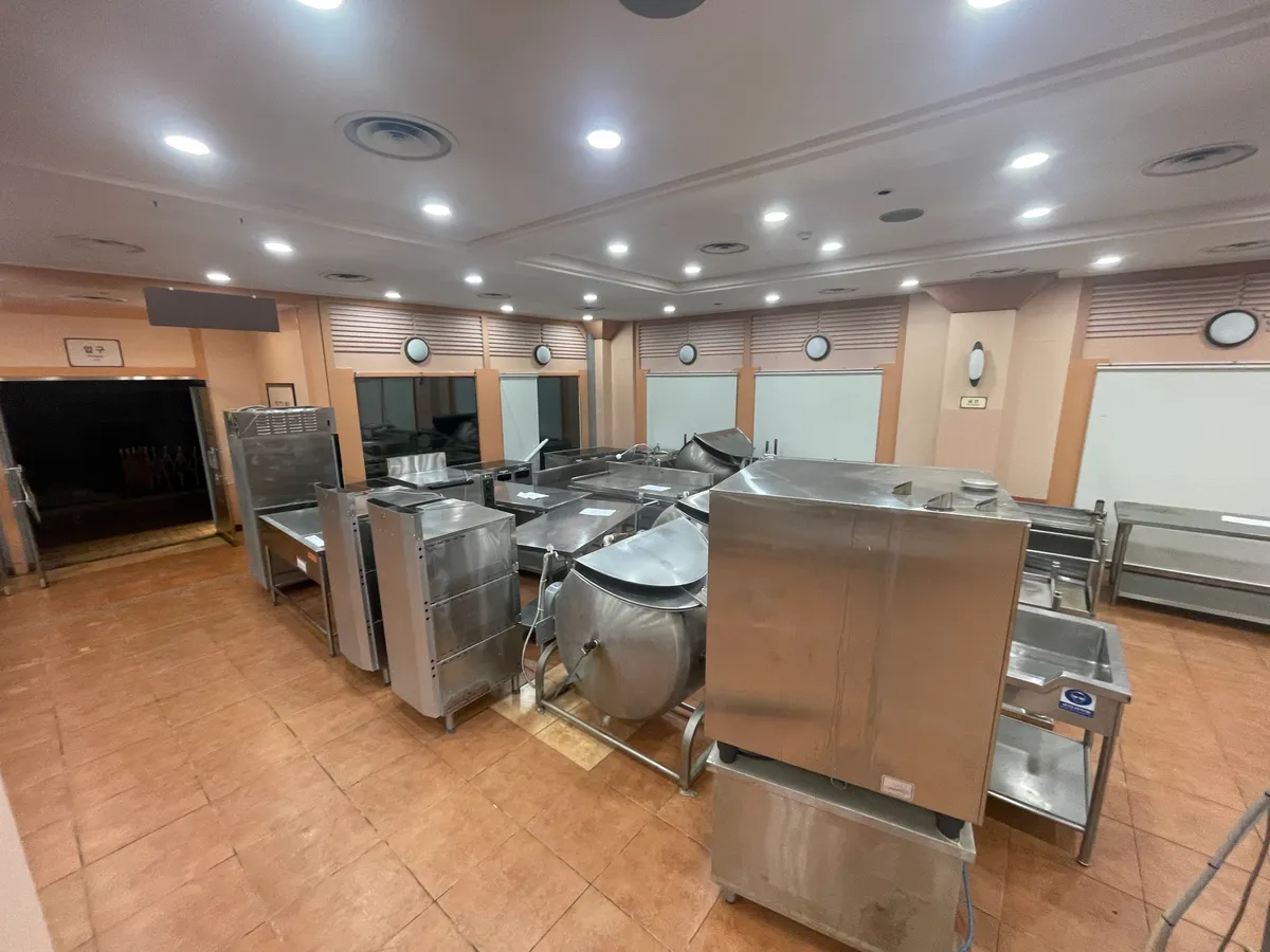 테마파크 식당 주방기물 전체 철거 5번째 사진