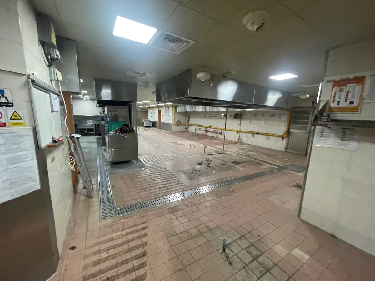 테마파크 식당 주방기물 전체 철거 14번째 사진