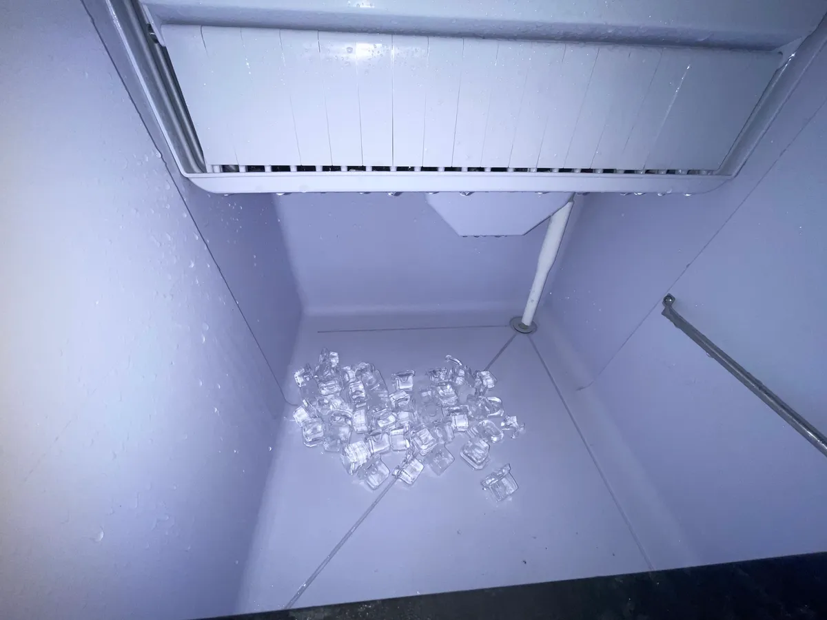 티뮤지엄 내 카페 쇼케이스 설치, 제빙기 이동 설치, 테이블 냉장고 이동 설치, 언더카운터 설치 20번째 사진