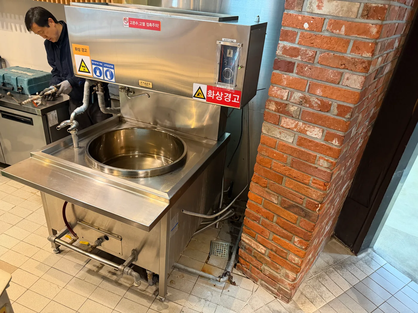 에버랜드 식음 코너 대용량 우동 해면기 10구·육수 타워·육수탱크 이송펌프 제작 및 설치 14번째 사진