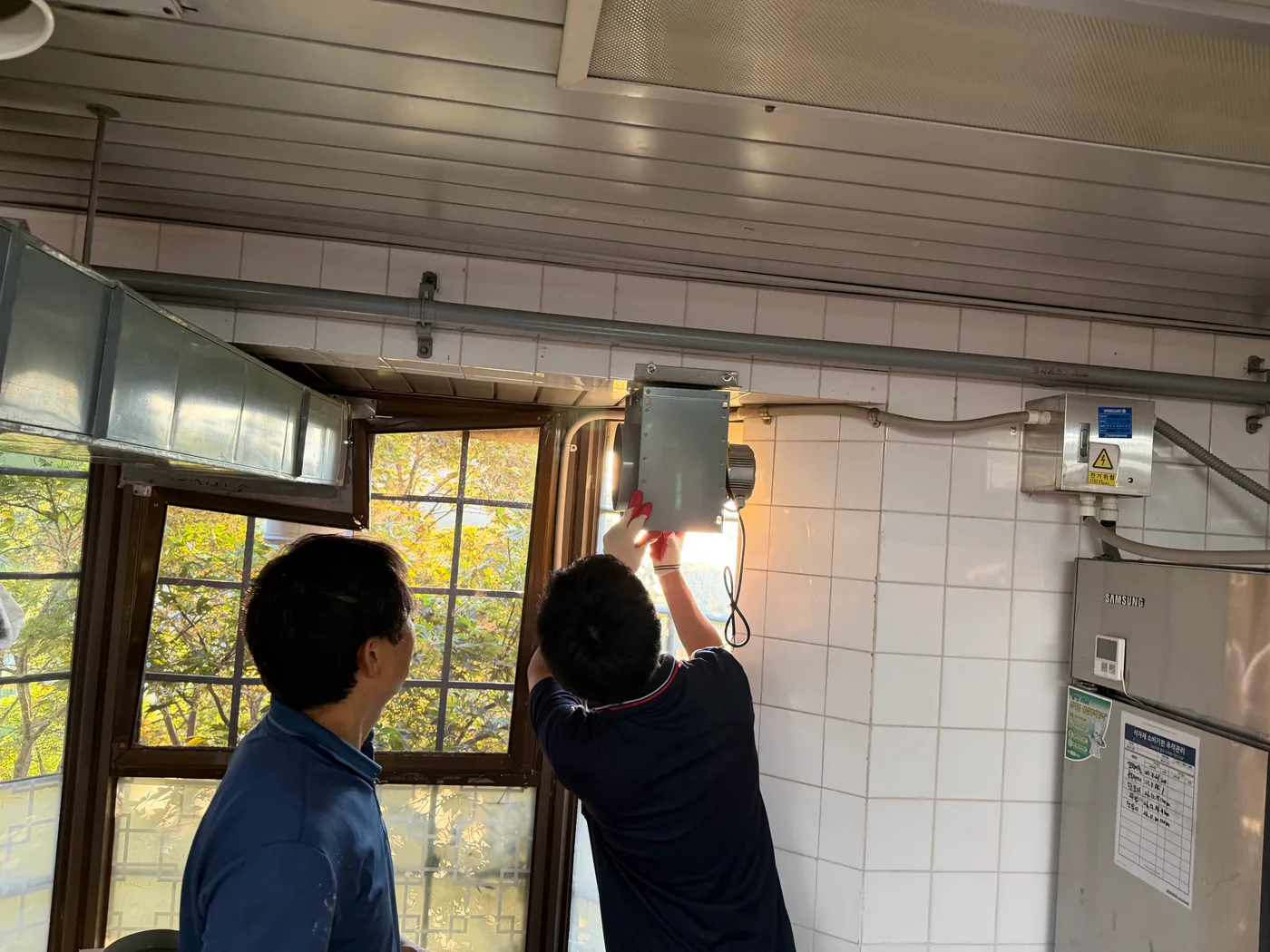 캐리비안베이 라꼬스타 그릴러 배기 닥트 설치 8번째 사진